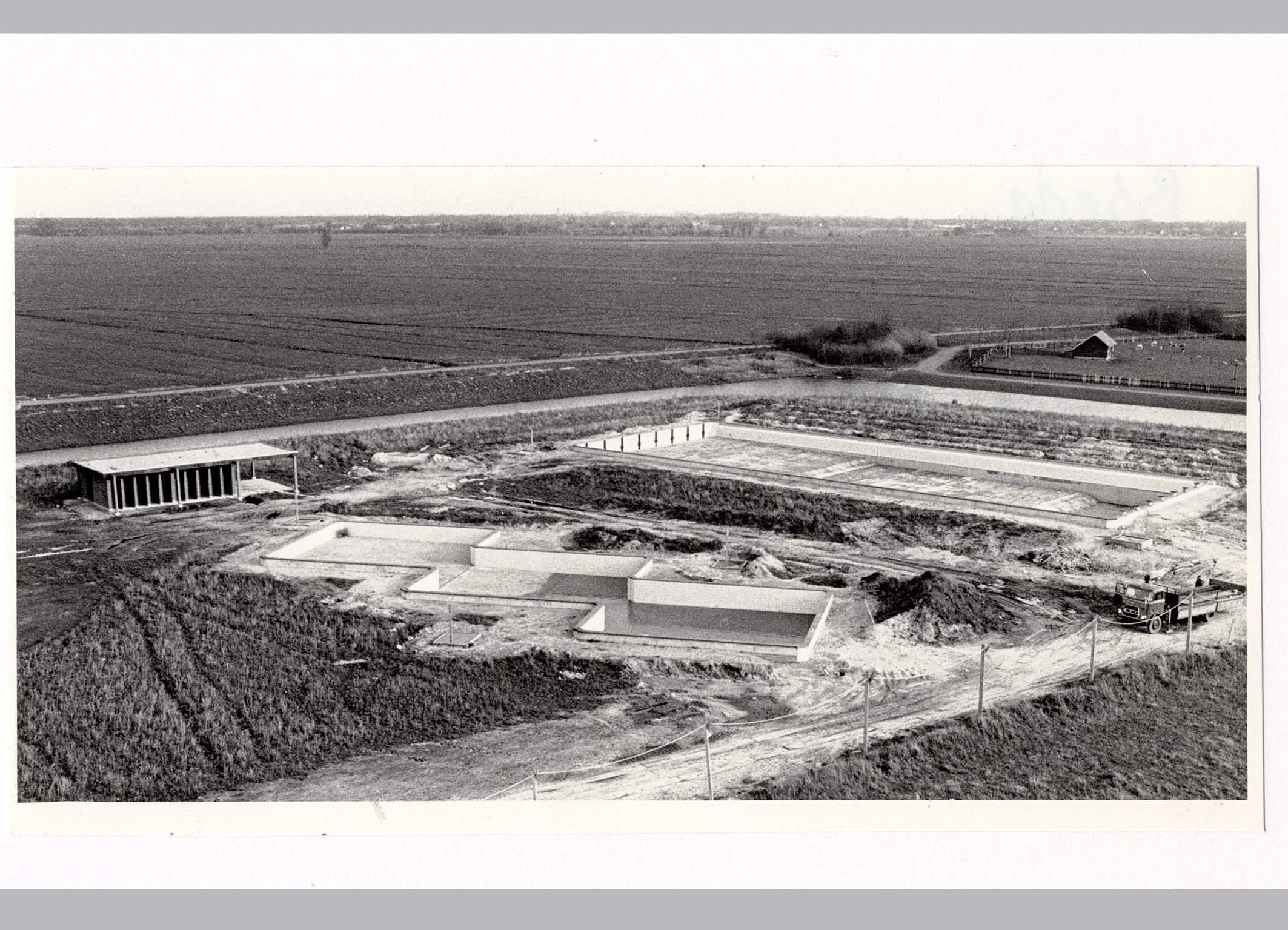 Bouw van zwembad De Wisselslag 1975